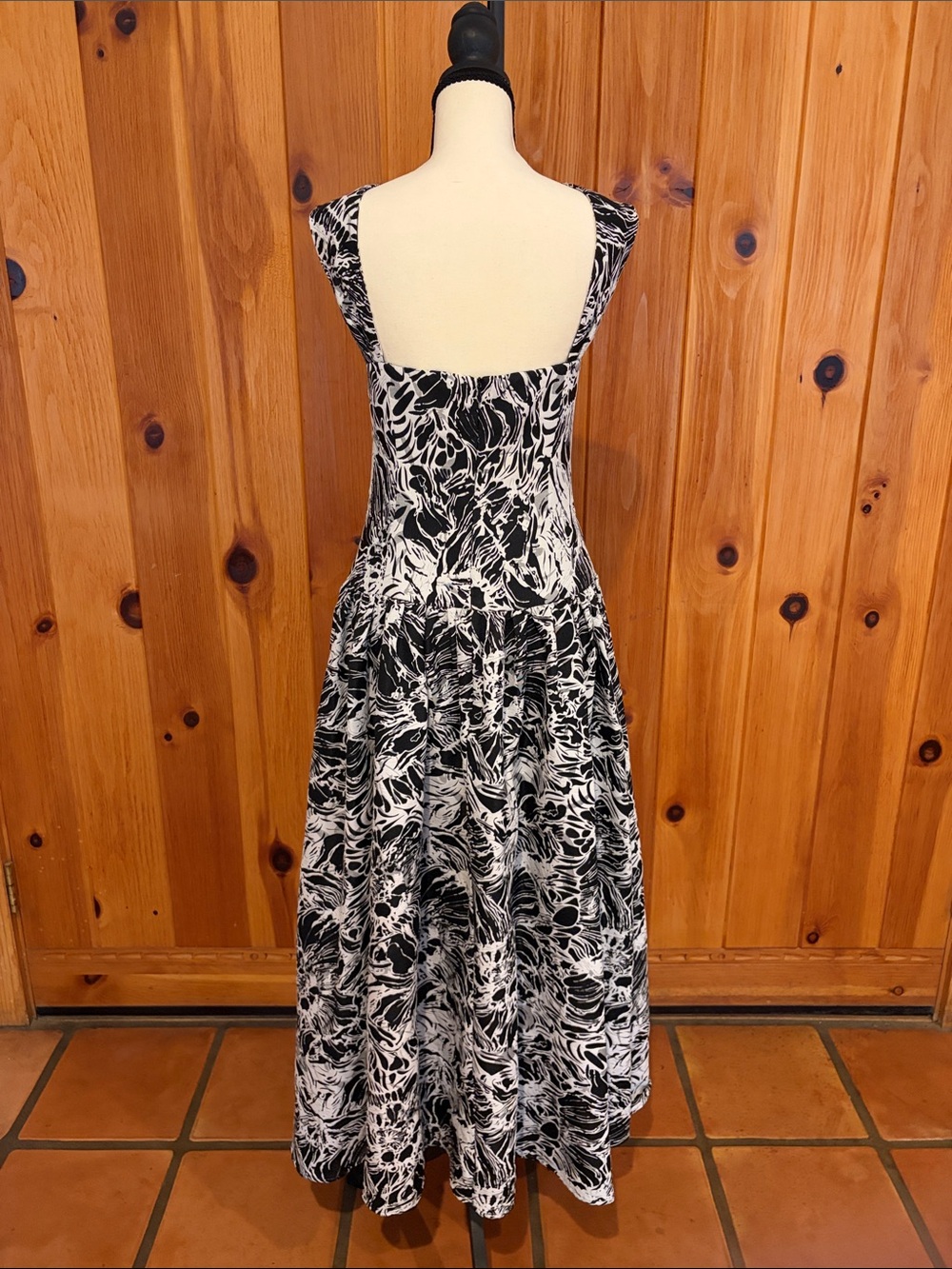 Elliatt Louise Maxi Dress Black White Floral Print Medium - Picture 2 of 9